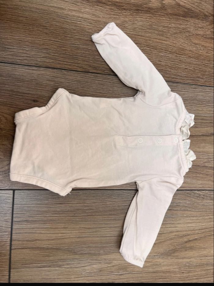 Bodies 0 mois - photo numéro 3