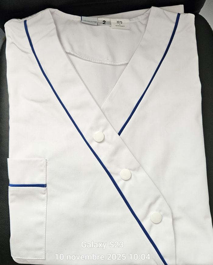 Ensemble aide-soignante (blouse + pantalon) taille 2 – Neuf jamais porté - photo numéro 2