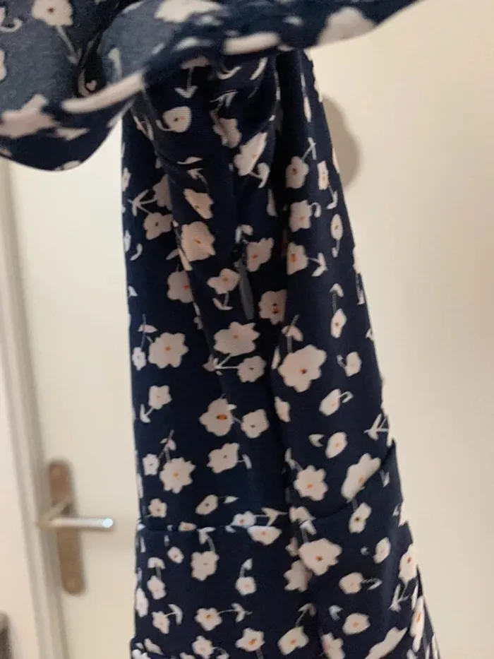 Robe grossesse allaitement shein t.M parfait état marine fleurie - photo numéro 4