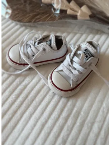 Baskets Converse bébé taille 19