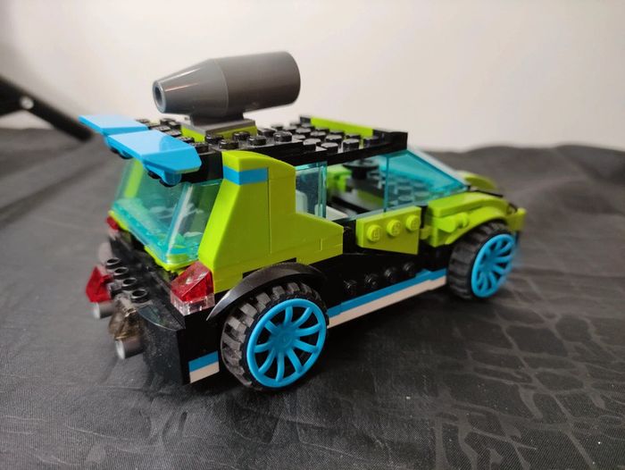 Voiture de rallye LEGO - photo numéro 4