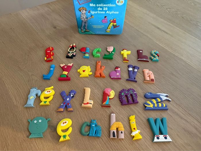 Lot 28 figurines alphas
