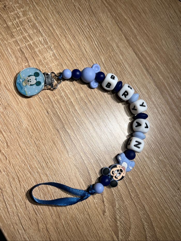 Attache tétine Mickey