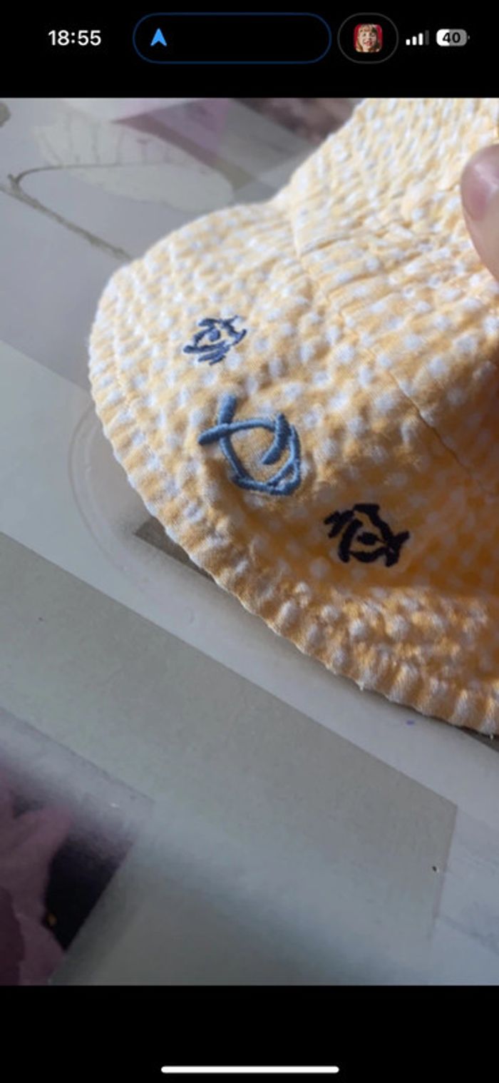 Chapeau jaune et blanc - photo numéro 2
