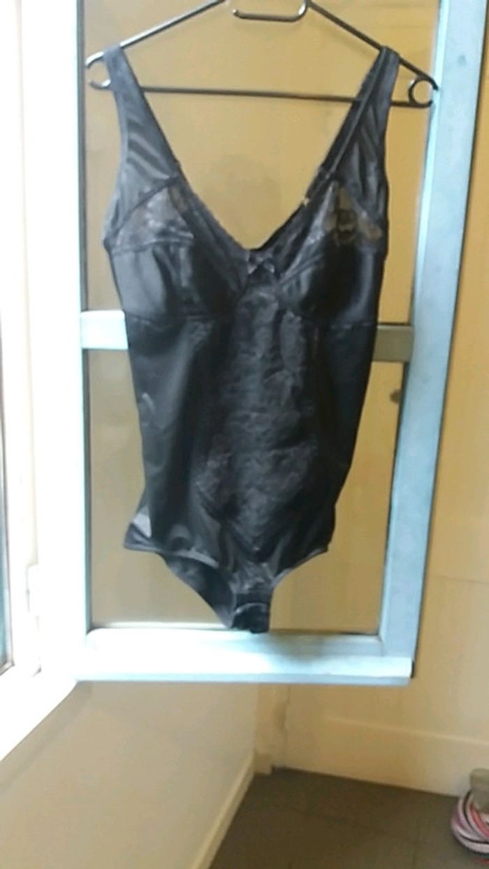 joli bodie noir - photo numéro 2