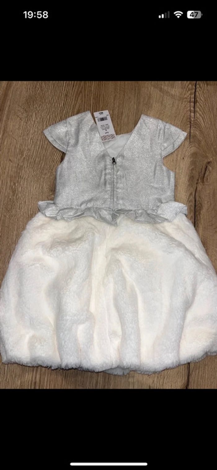 Robe dream neuve avec étiquette fourrure et argenté idéal fête de fin d’année magnifique porte - photo numéro 9