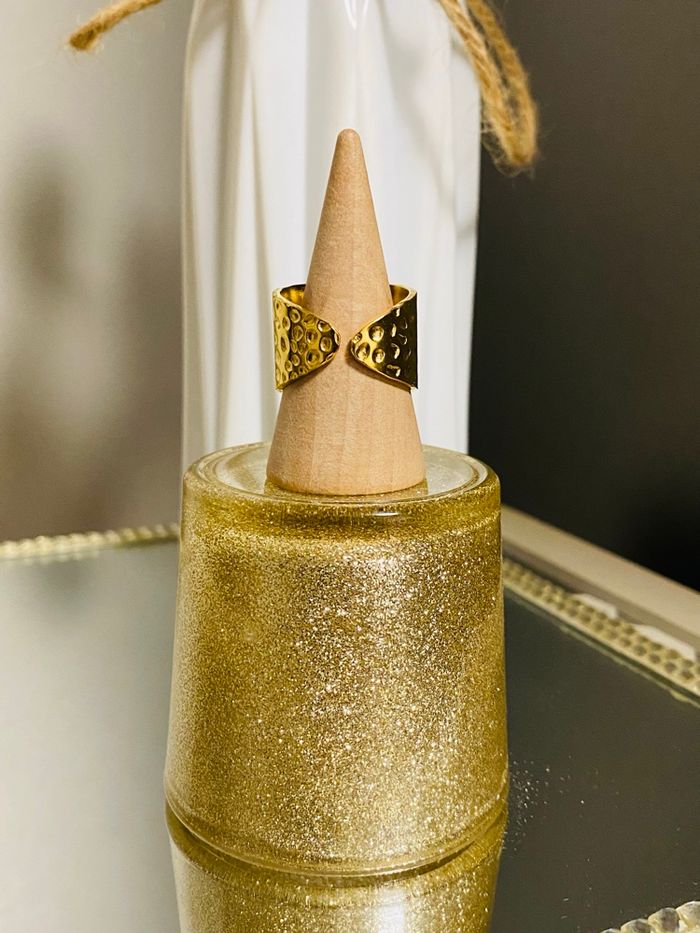 Bague épaisse martelée doré pierre nuage rose acier inoxydable - photo numéro 3