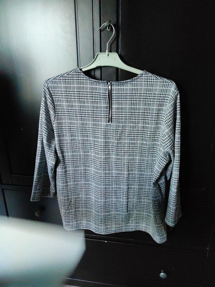 Blouse noir et blanche avec fermeture haut du dos - photo numéro 4
