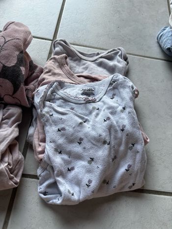 Lot pyjama et bodies