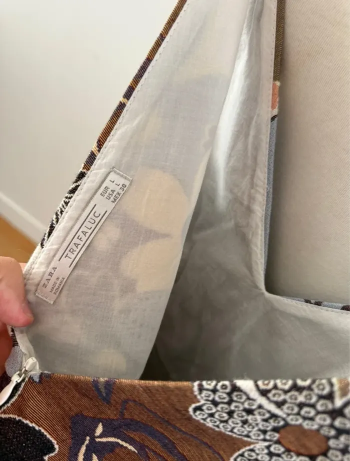 Magnifique robe Zara motif fleur brodé L/40 - photo numéro 4