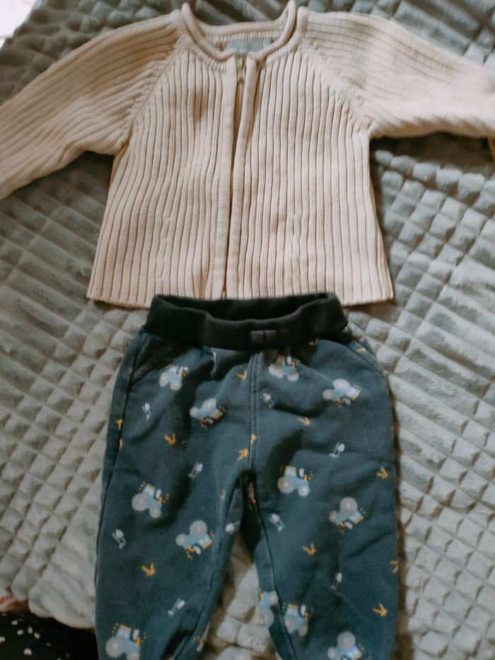 Ensemble 6 mois gilet obaibi et pantalon jogging offert