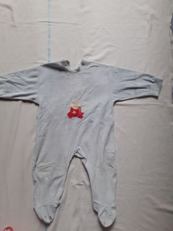 Babygros bleu clair motif bébé