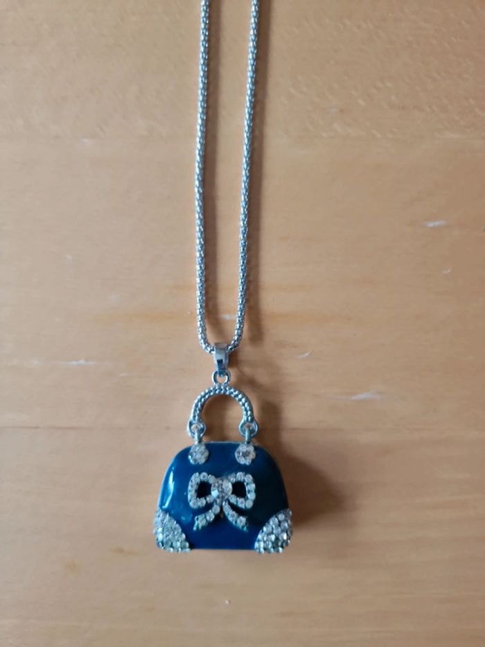 Collier fantaisie en très bon état - photo numéro 2