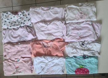 12 pyjama taille 9/12 mois