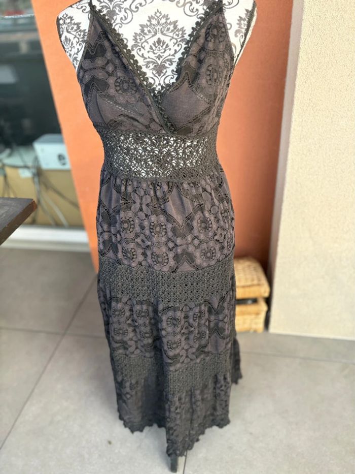 Robe longue à dentelle, taille unique (36/38) , correspond à un M - photo numéro 2