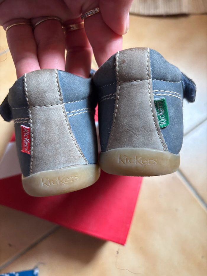 Belle paire de sandales Kickers T. 25 garçon - photo numéro 6