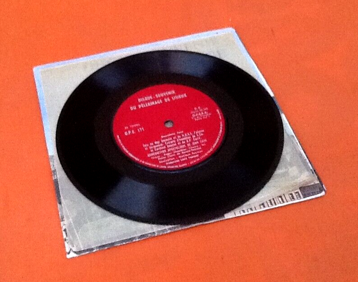 Vinyle 33 tours (17cm) Disque souvenir du Pèlerinage de Lisieux O.P.E 171 - photo numéro 3