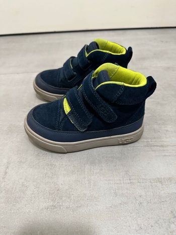 Basket UGG très bon état 