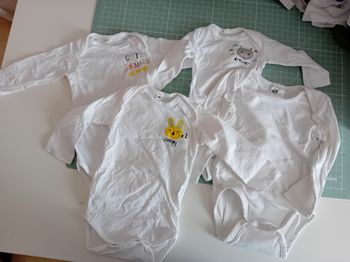 Lot de 4 bodies - 6 mois