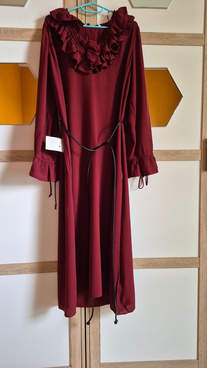 Robe Zara bordeaux avec volants - photo numéro 3