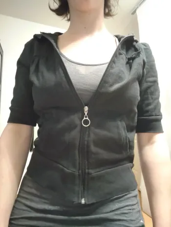 Veste noire à capuche