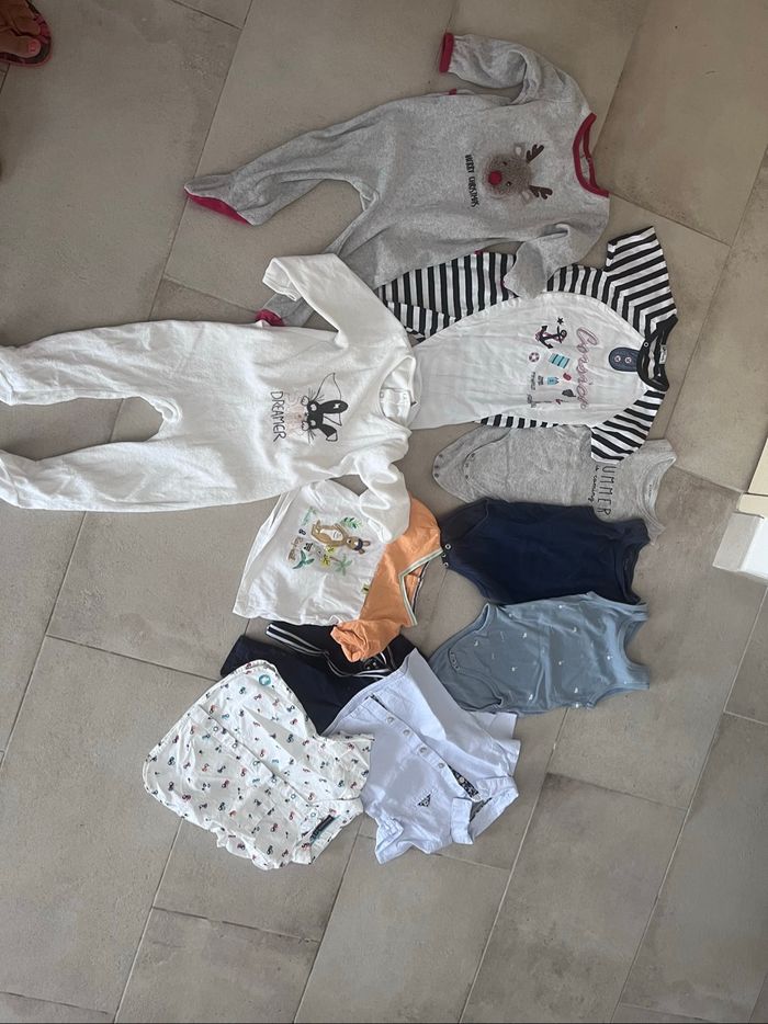 Lot de vêtements garçon 18 mois 20 articles - photo numéro 2