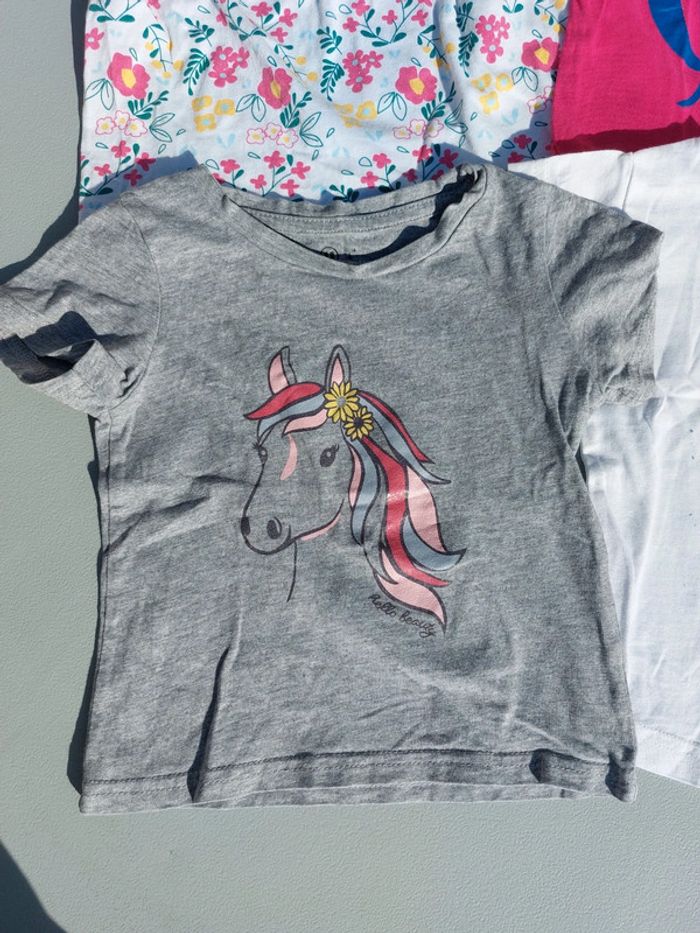Lot 4 t-shirts 2 ans - photo numéro 2
