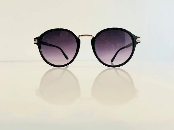 Lunette de soleil mixte ronde noire et argentée UV protection catégorie 3 - photo numéro 2