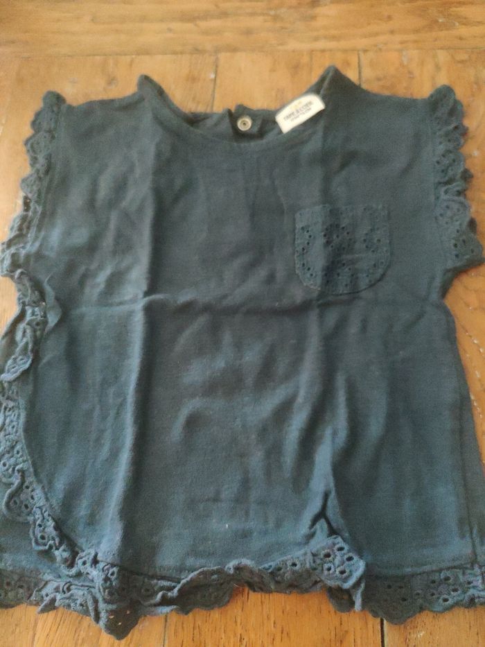 Lot 4 t-shirts et un sous pull 12 mois - photo numéro 5