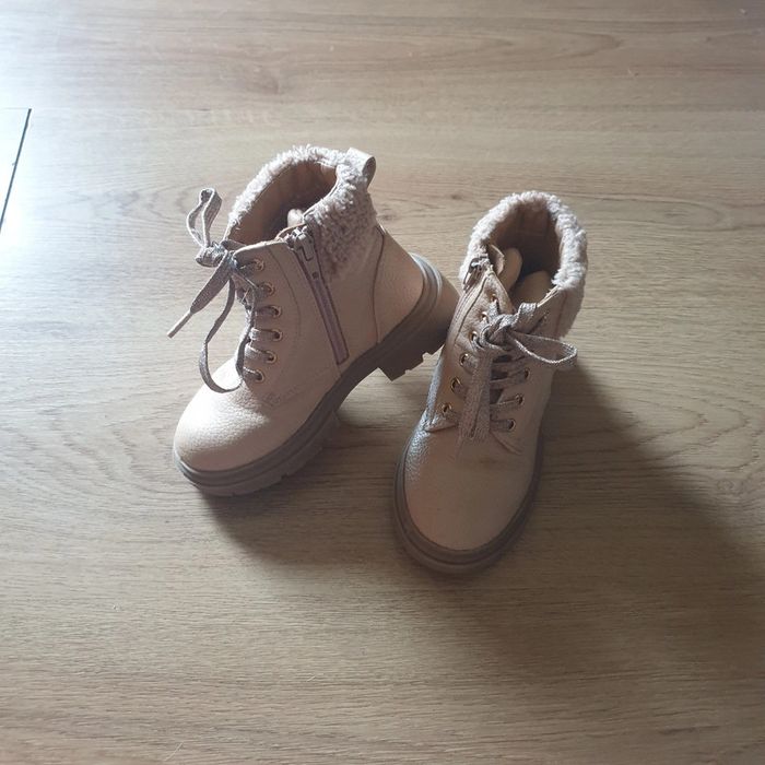 ⭐  Bottines fourrées beige
pointure 26 Kiabi #emyfleury_pointure26fille - photo numéro 2