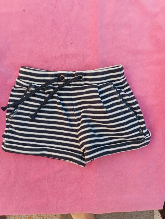 Short réglable Obaïbi taille 18 mois en très bon état