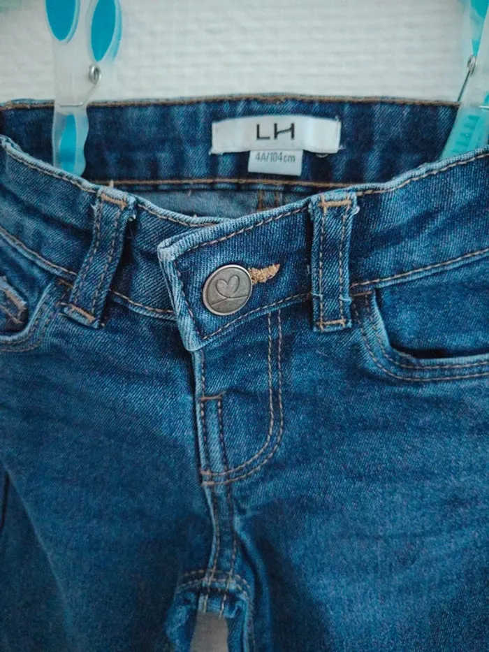 Jeans neuf taille 4 ans - photo numéro 2