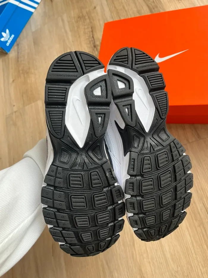 Nike Initiator Fluffy Blanc Gris Noir Taille 40 - photo numéro 3