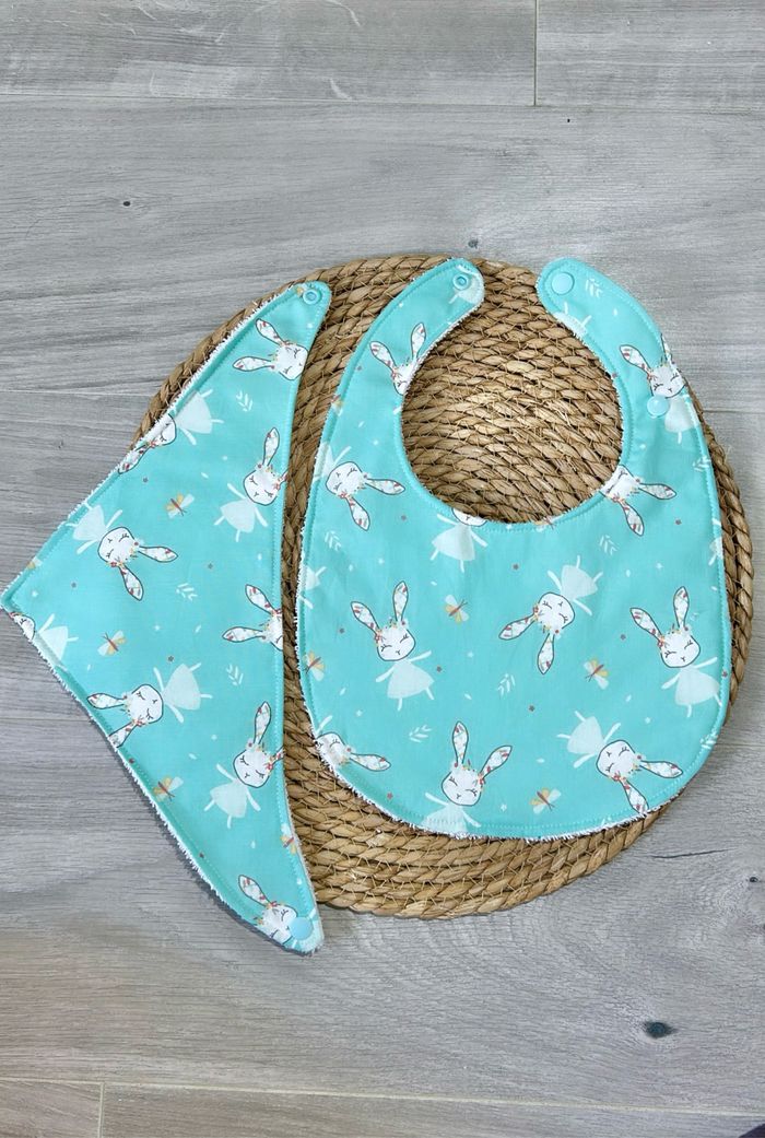 Lot 2 bavoirs lapins fait main