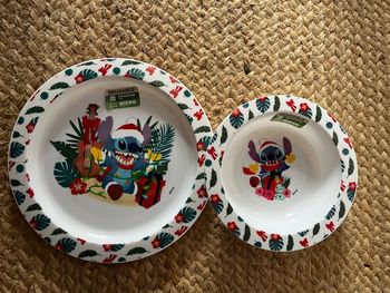 Lot 2 assiettes Stitch Noël neuves