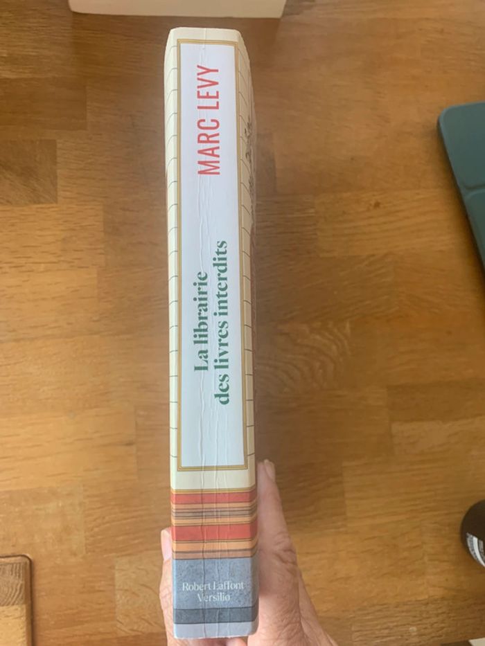 Marc Lévy La librairie des livres interdits - photo numéro 3