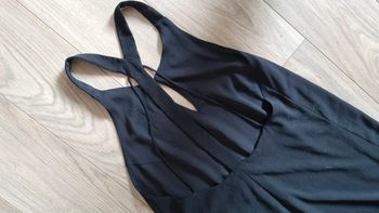 Robe noire dos ouvert superbe état neuf noire L 40