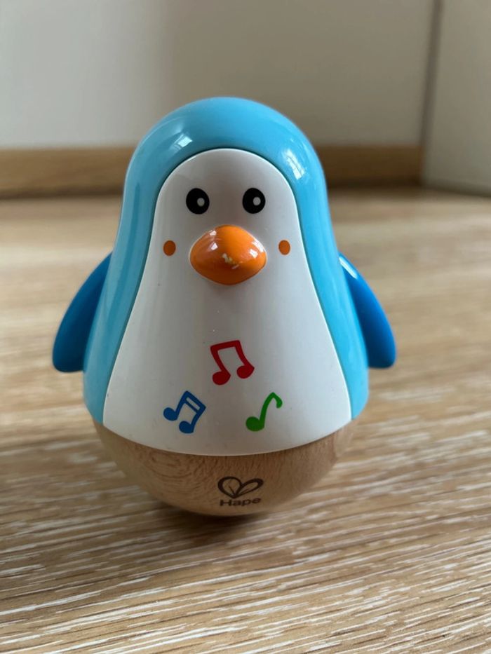 Jouet hape - en bois culbuto musical penguin musical wobble