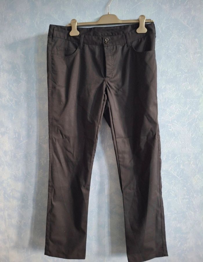 Magnifique pantalon noir ajusté qui mettra vos formes en valeur.  T46 - photo numéro 2