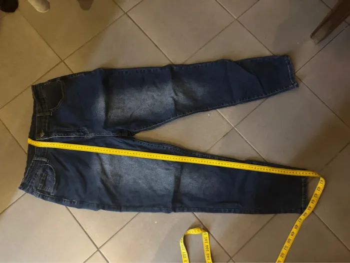 Jean bleu Kiabi – Taille 42 – Élégante et confortable - photo numéro 2