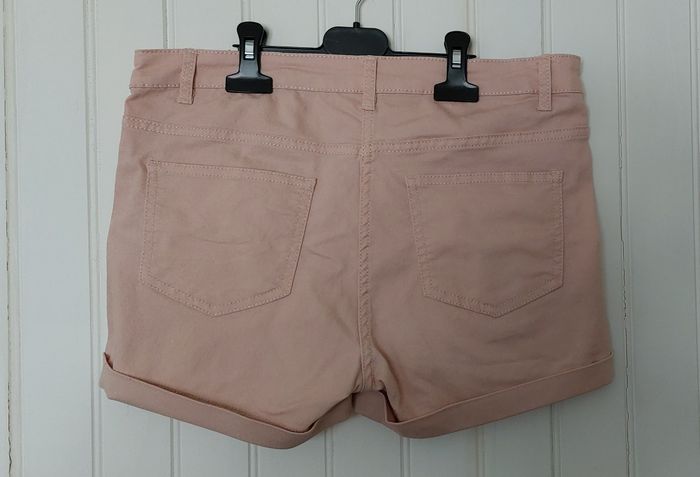 Short neuf - photo numéro 2