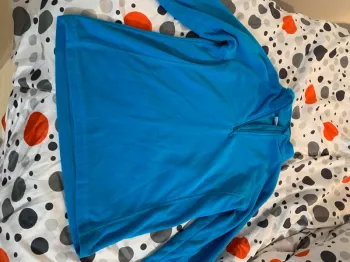 Pull bleu