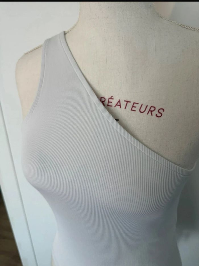 Top asymétrique blanc Stradivarius M - photo numéro 3