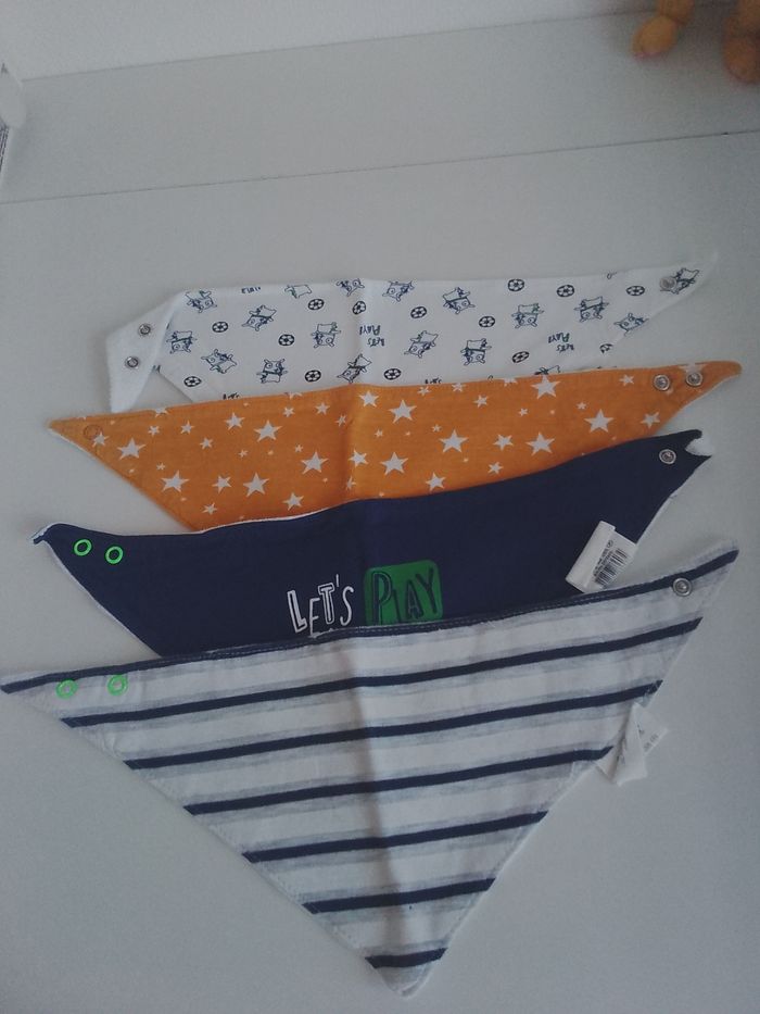 Bavoirs bébé triangles - photo numéro 2