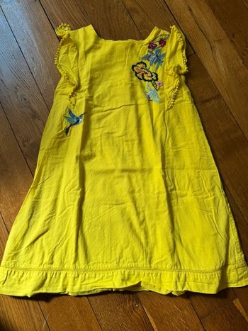 Magnifique robe catimini fille 4 ans très bon état avec broderies