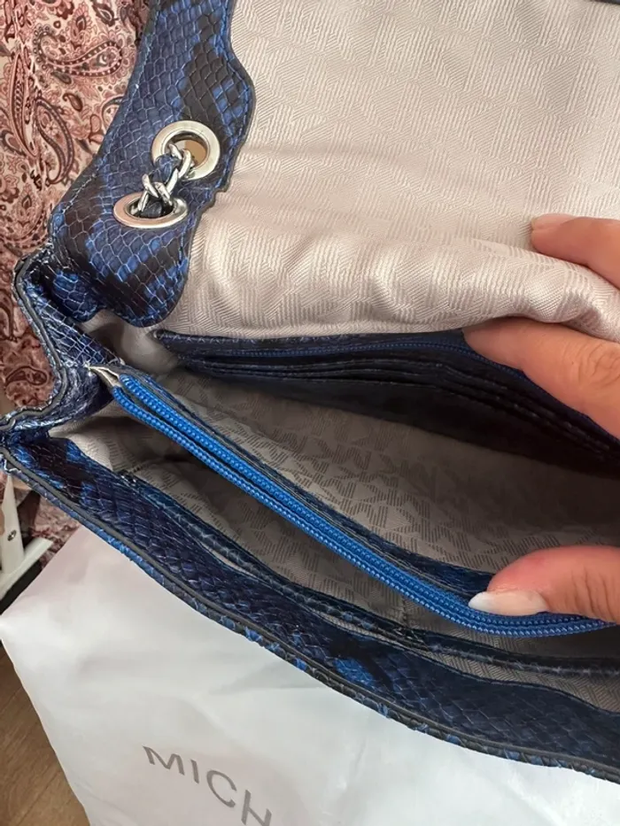 Sac à main Michael Kors modèle Sloan python bleu - photo numéro 8