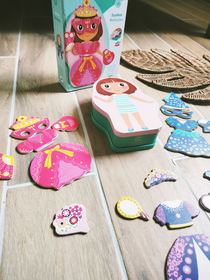 👸Coffret en métal Princesse puzzle aimanté /magnétique marque Djeco - photo numéro 2