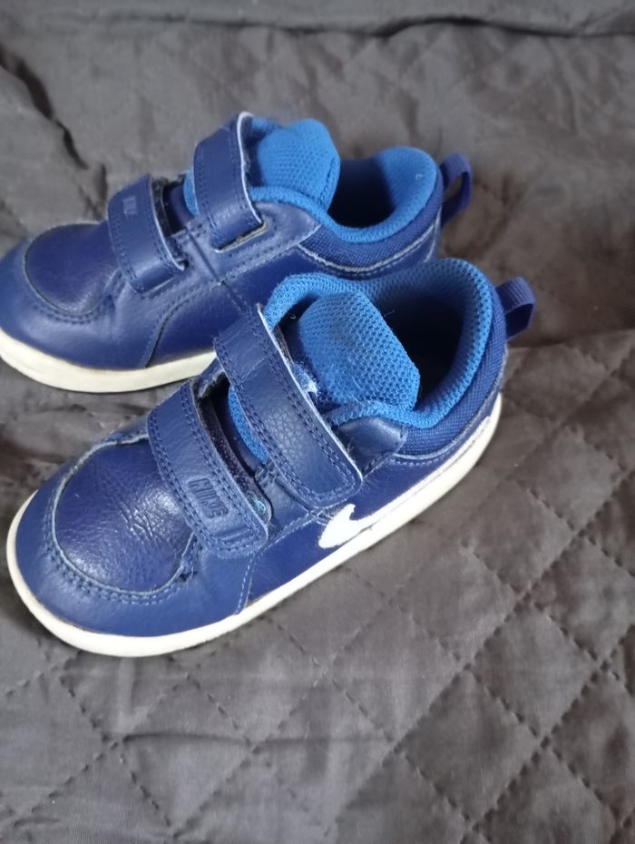 Baskets Nike pointure 25