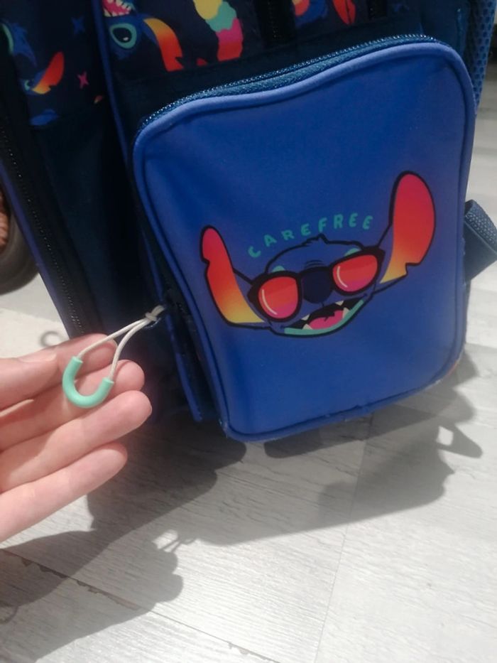 Sac  dos et roulettes Stitch 🎒 - photo numéro 5