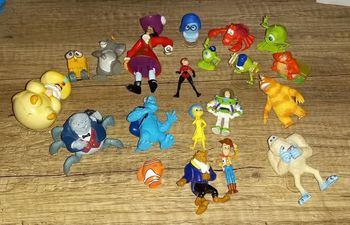 Lot 20 figurines Disney / pixar
